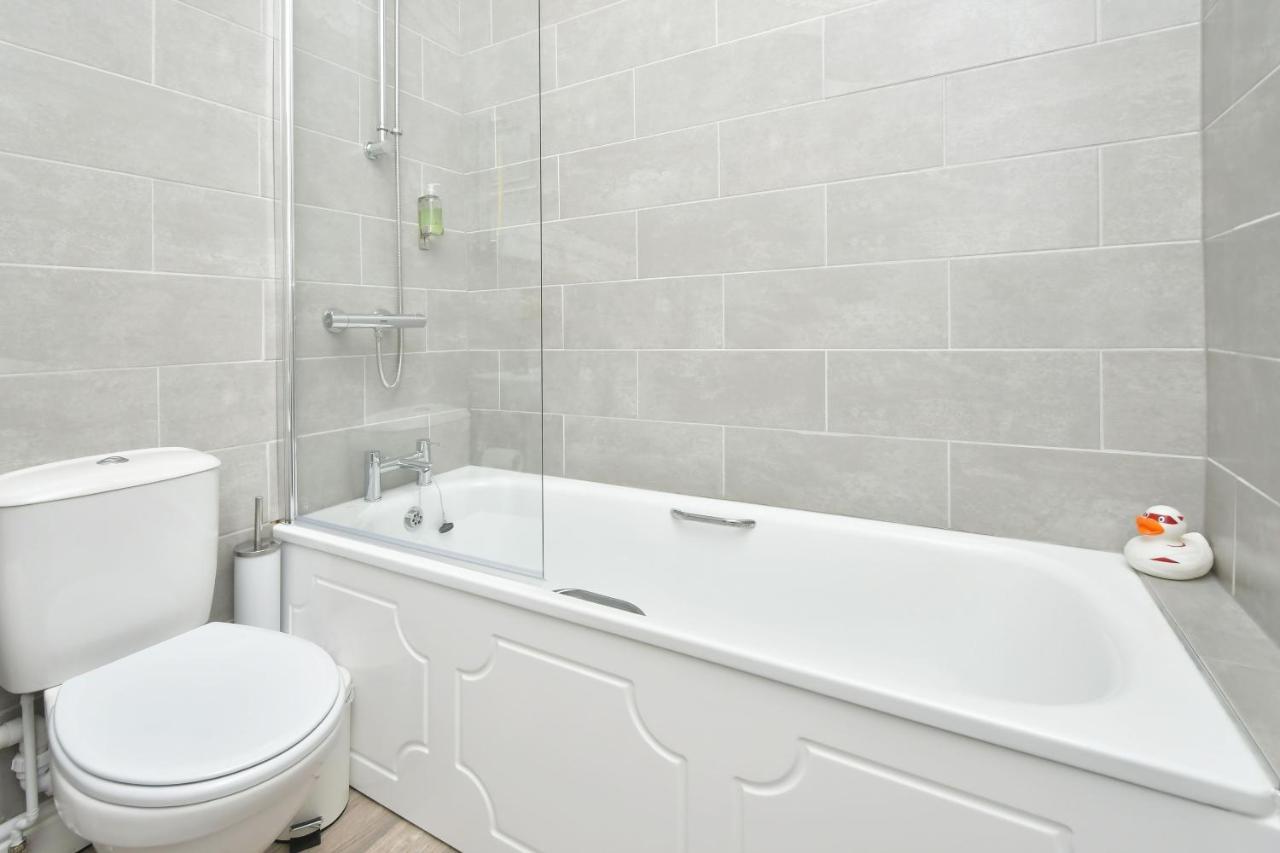 The Victoria Hotel Newcastle-under-Lyme Bagian luar foto