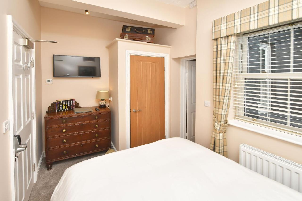 The Victoria Hotel Newcastle-under-Lyme Bagian luar foto