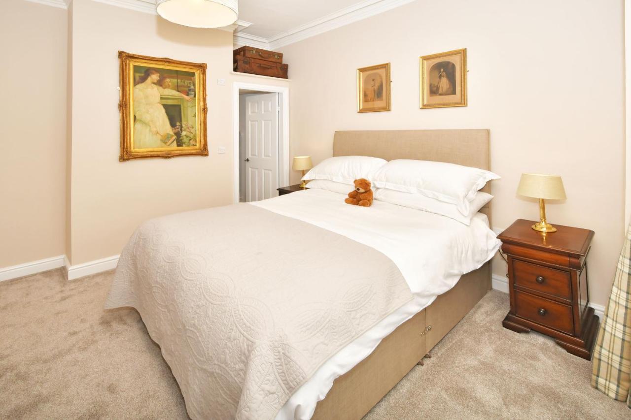 The Victoria Hotel Newcastle-under-Lyme Bagian luar foto